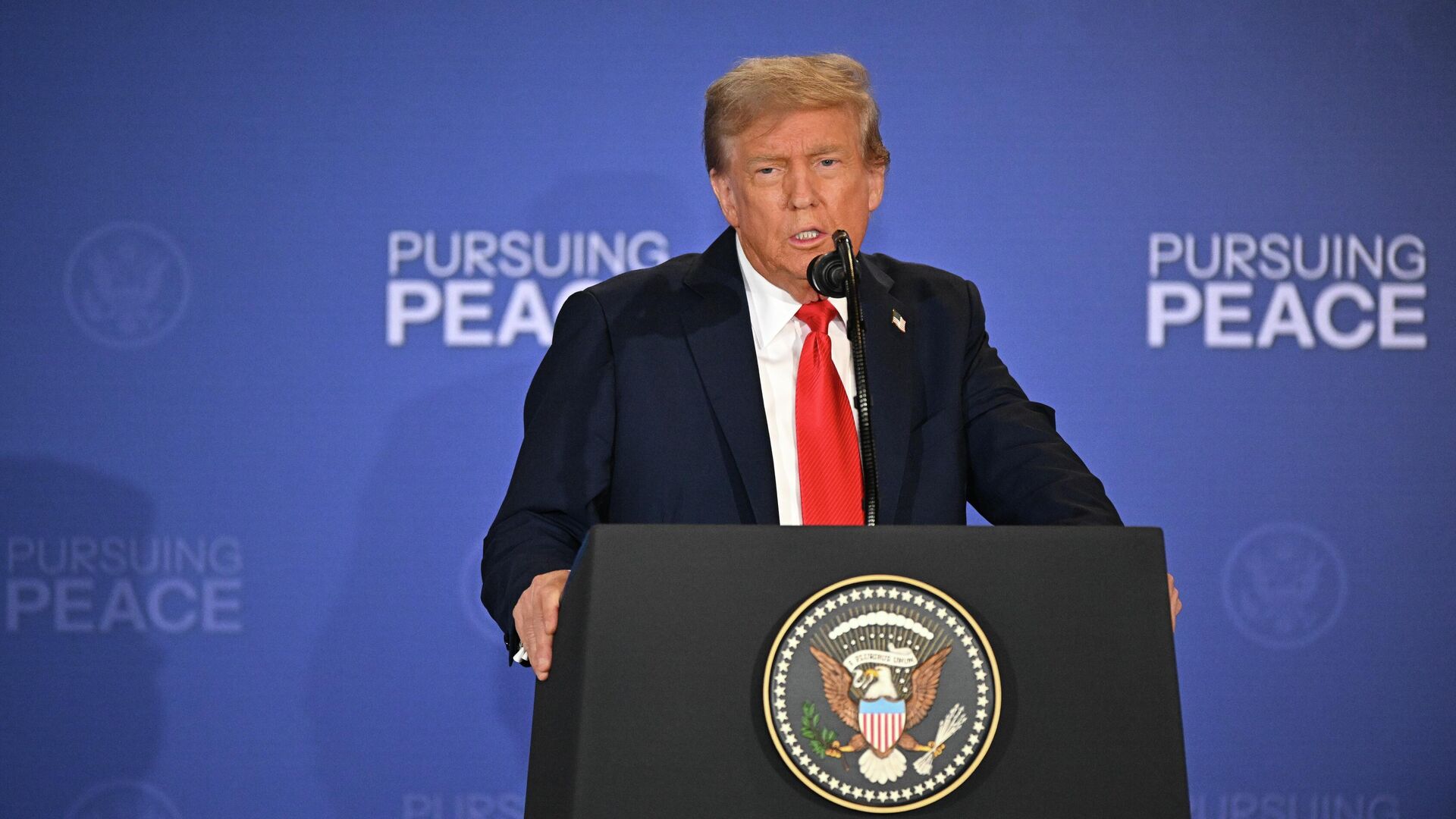 Исследование показало, как изменился рейтинг Трампа после встречи на Аляске